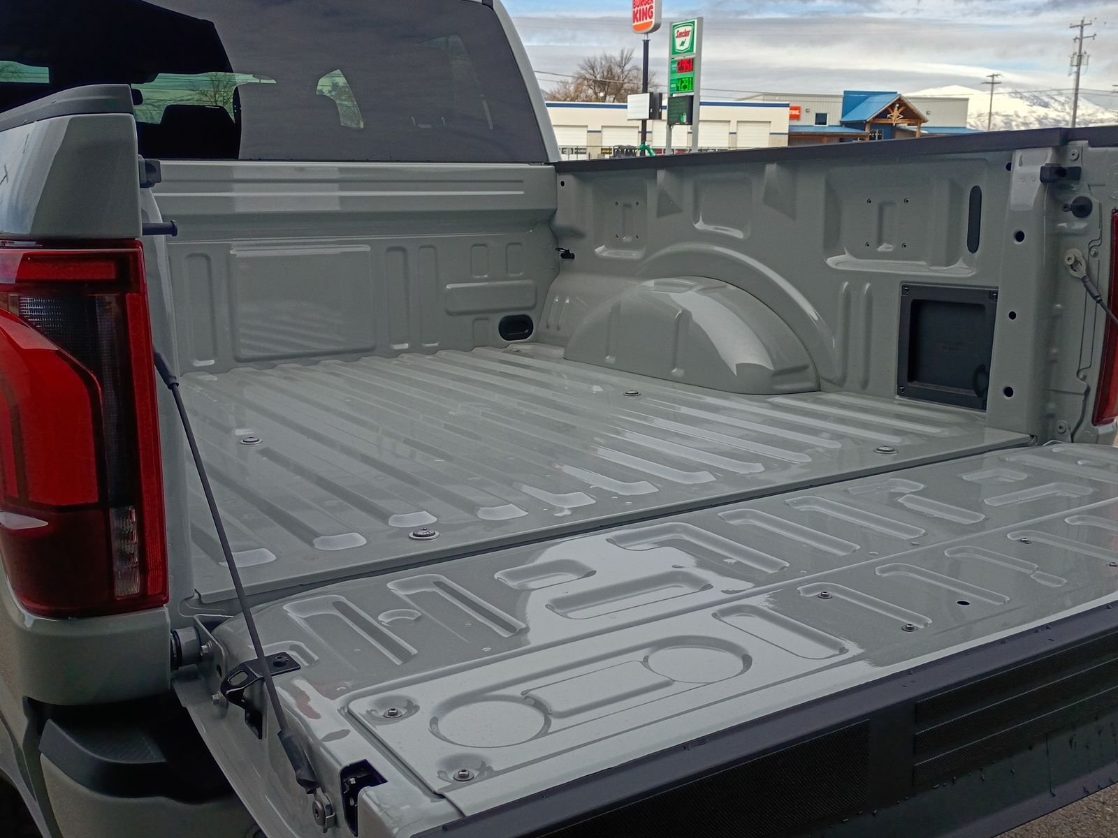 View vehicle photo 7