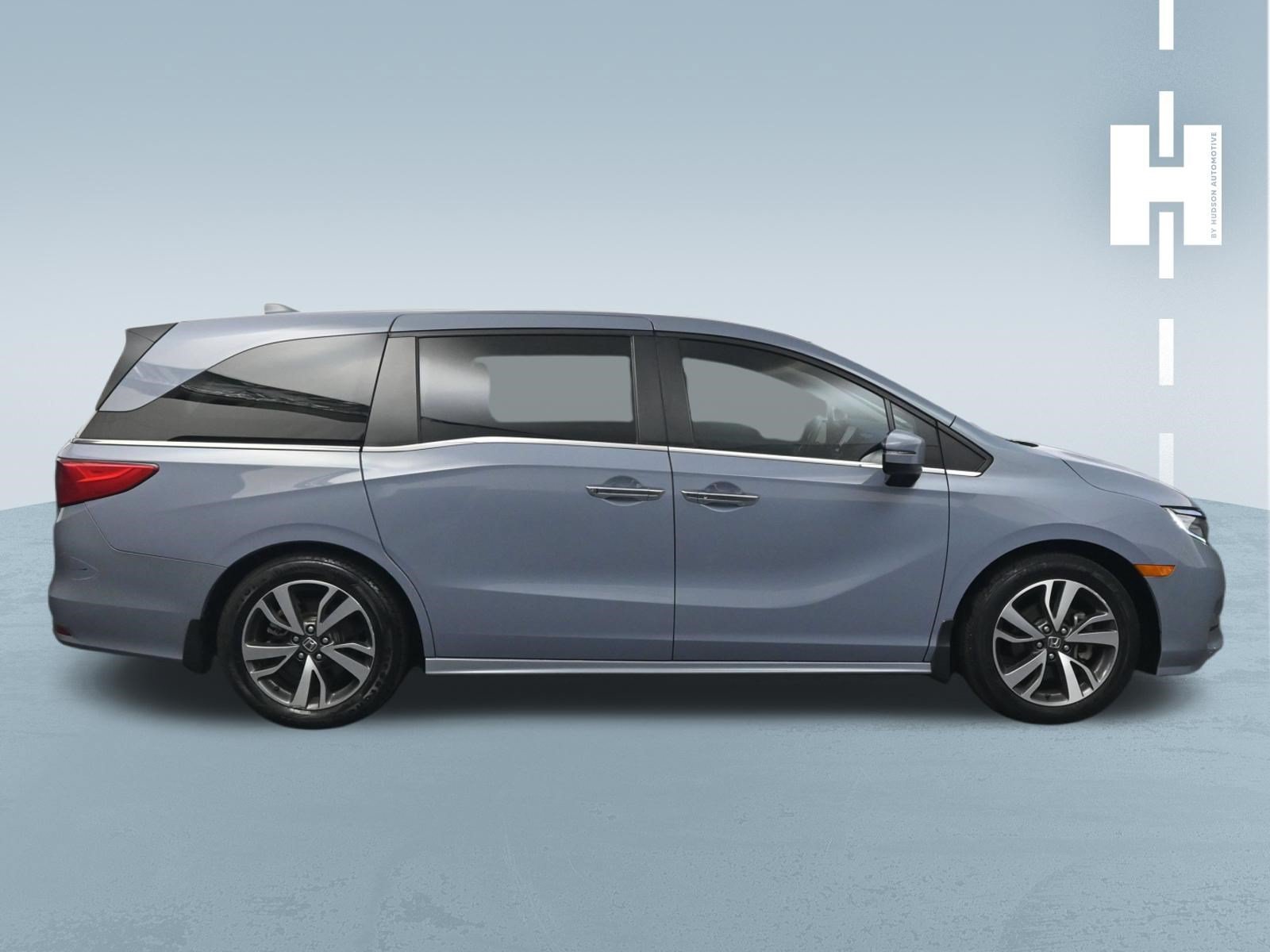 Used 2023 Sonic Gray Pearl Honda Touring image 3