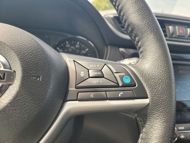 Used 2020 Orange Nissan SL image 27