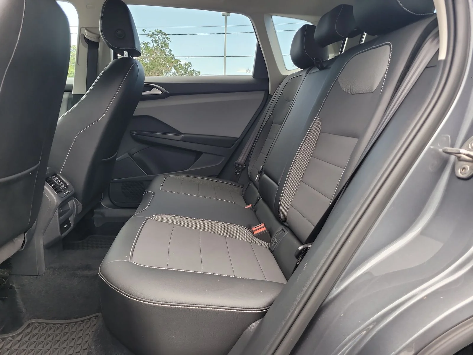 Used 2022 Gray Volkswagen 1.5T SE image 9
