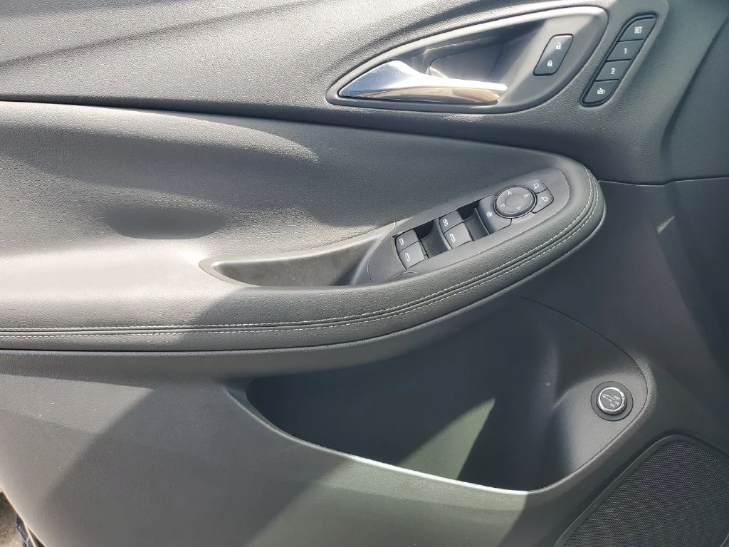 Used 2023 EBONY TWILIGHT METALLIC Buick Essence image 19