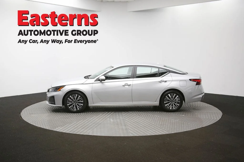 Used 2023 Silver Nissan 2.5 SV image 59