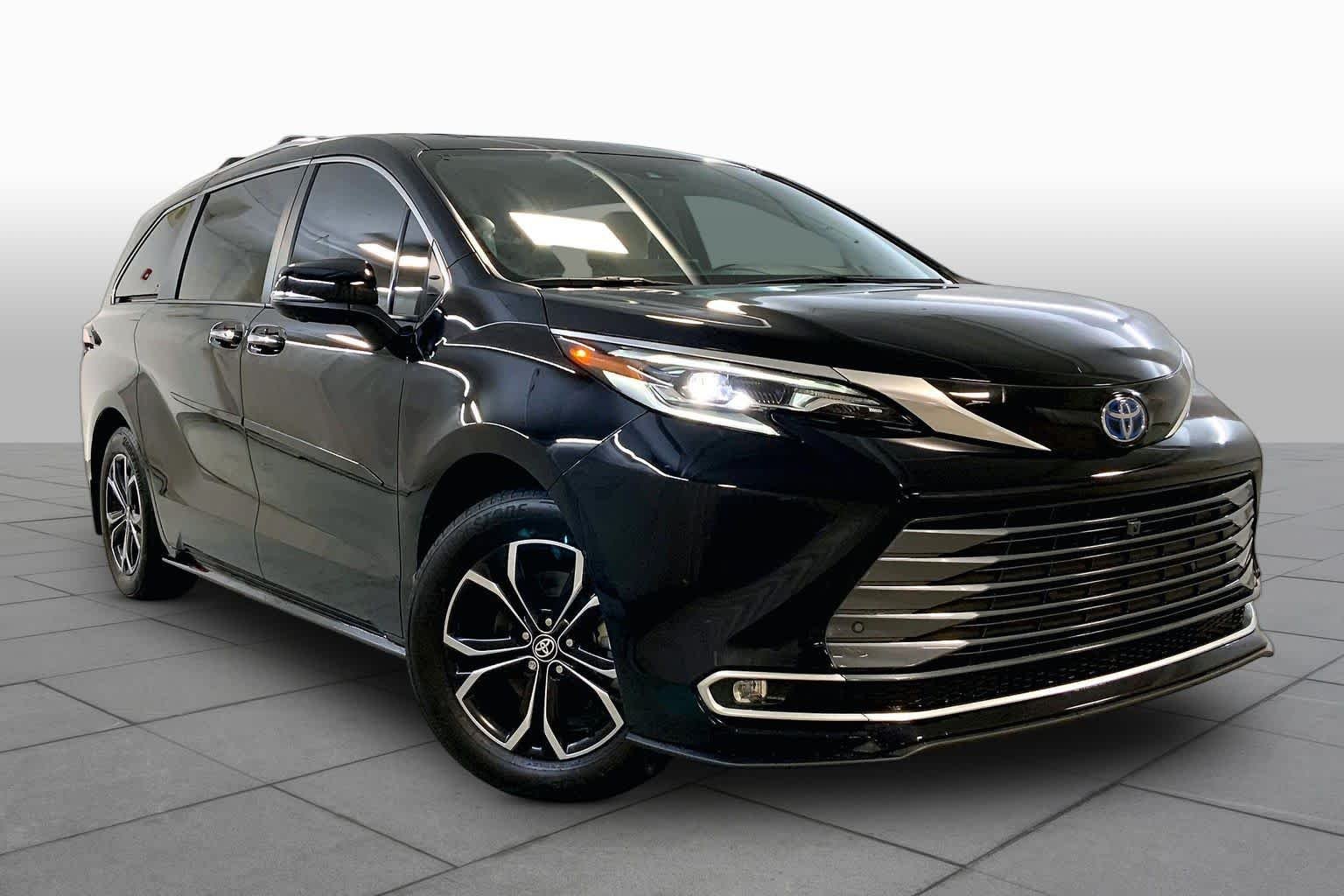 Used 2025 Toyota Sienna Platinum with VIN 5TDESKFC0SS218419 for sale in Kansas City
