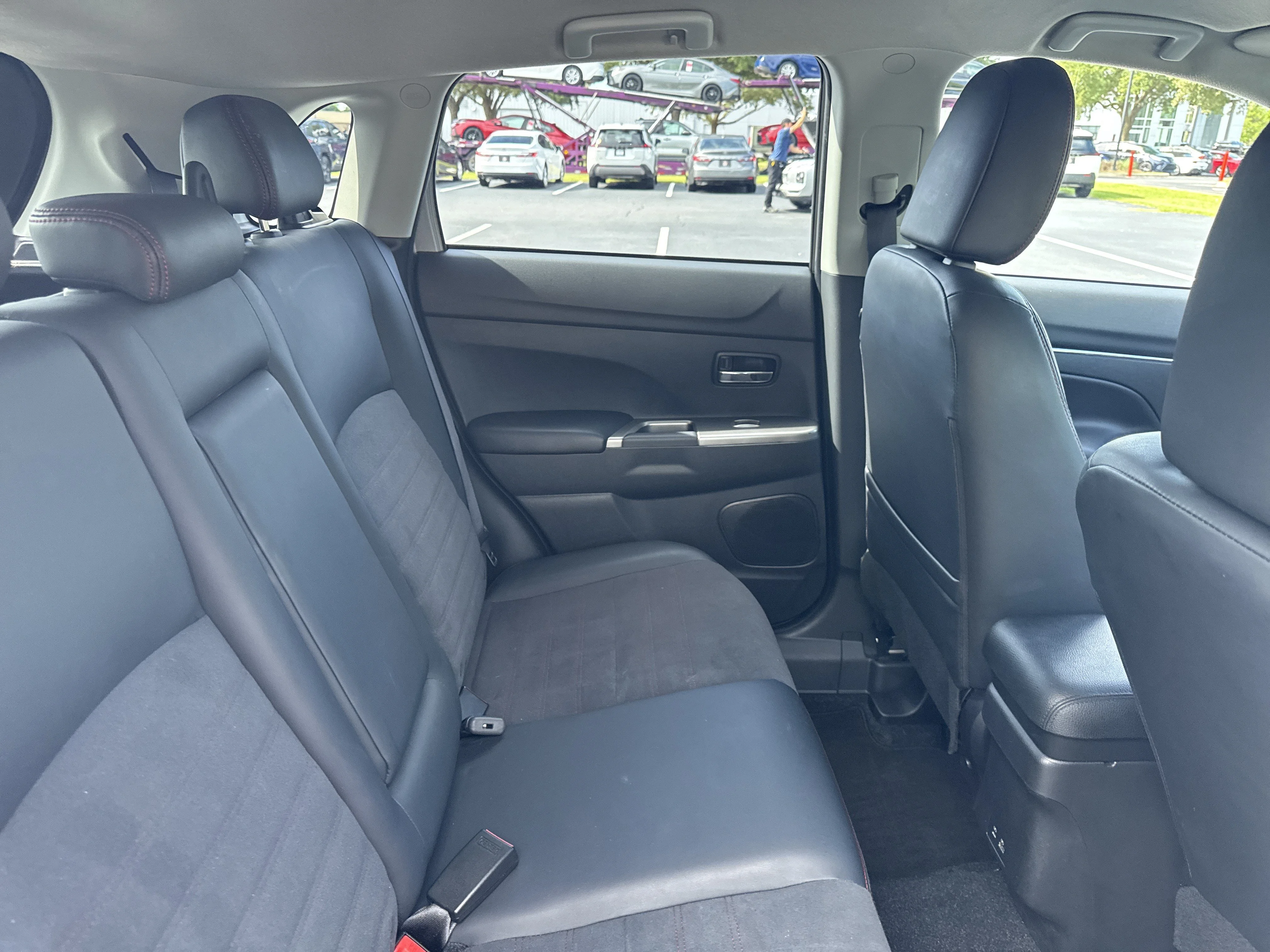 Used 2025  Mitsubishi 2.0 ES image 28