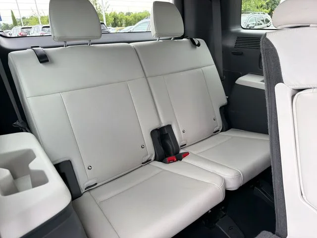 Used 2024  Hyundai Limited image 28