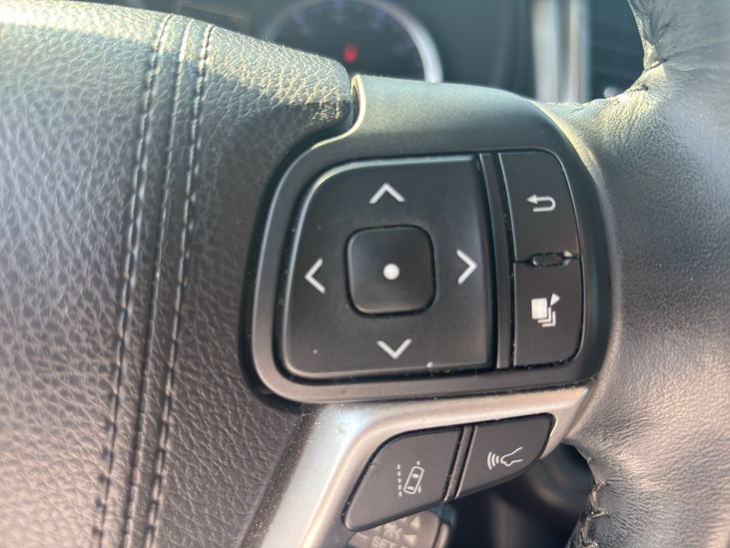 Used 2018 Blizzard Pearl Toyota SE image 9