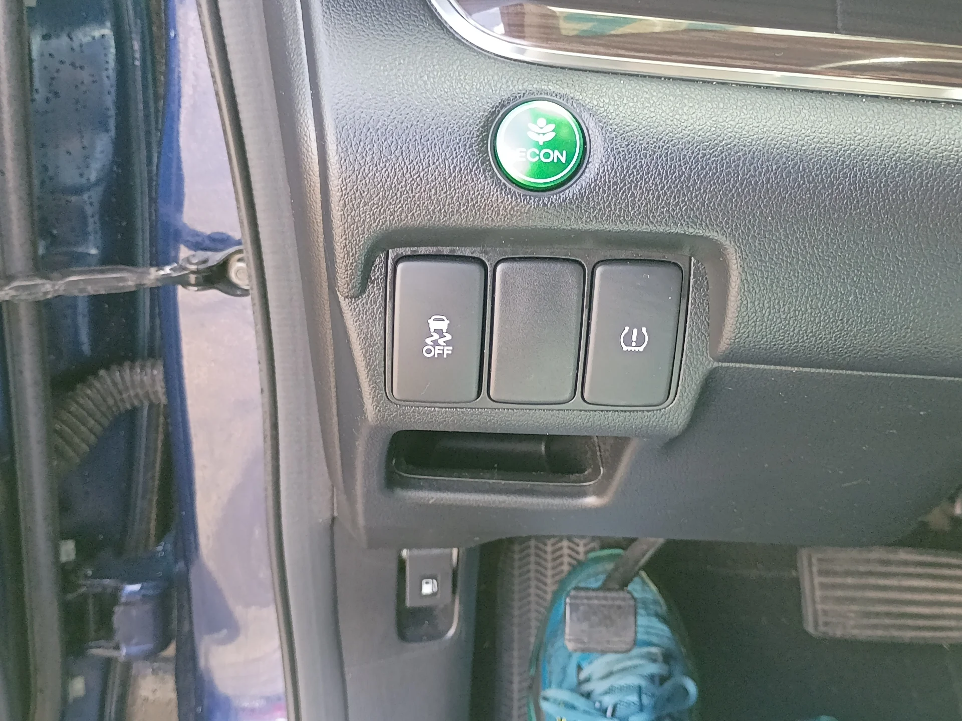 Certified Used 2016 BLUE Honda EX-L image 18