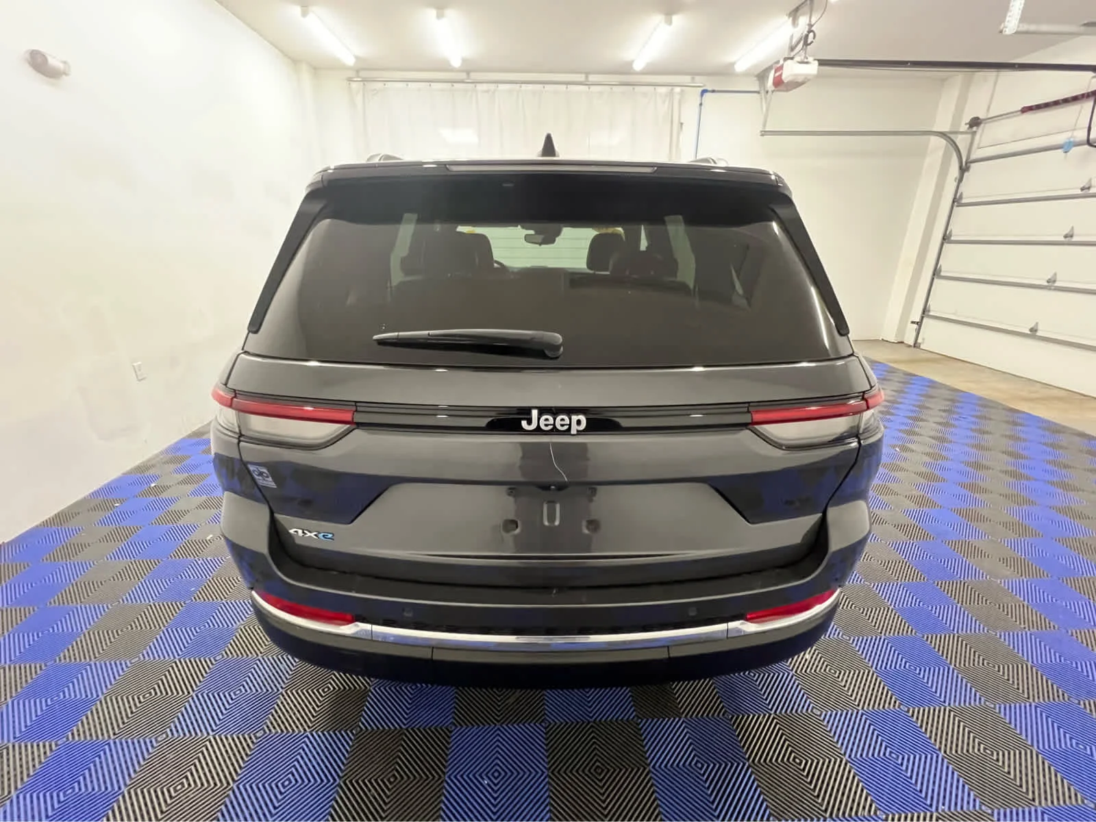 Used 2024 Baltic Gray Metallic Clearcoat Jeep  image 13