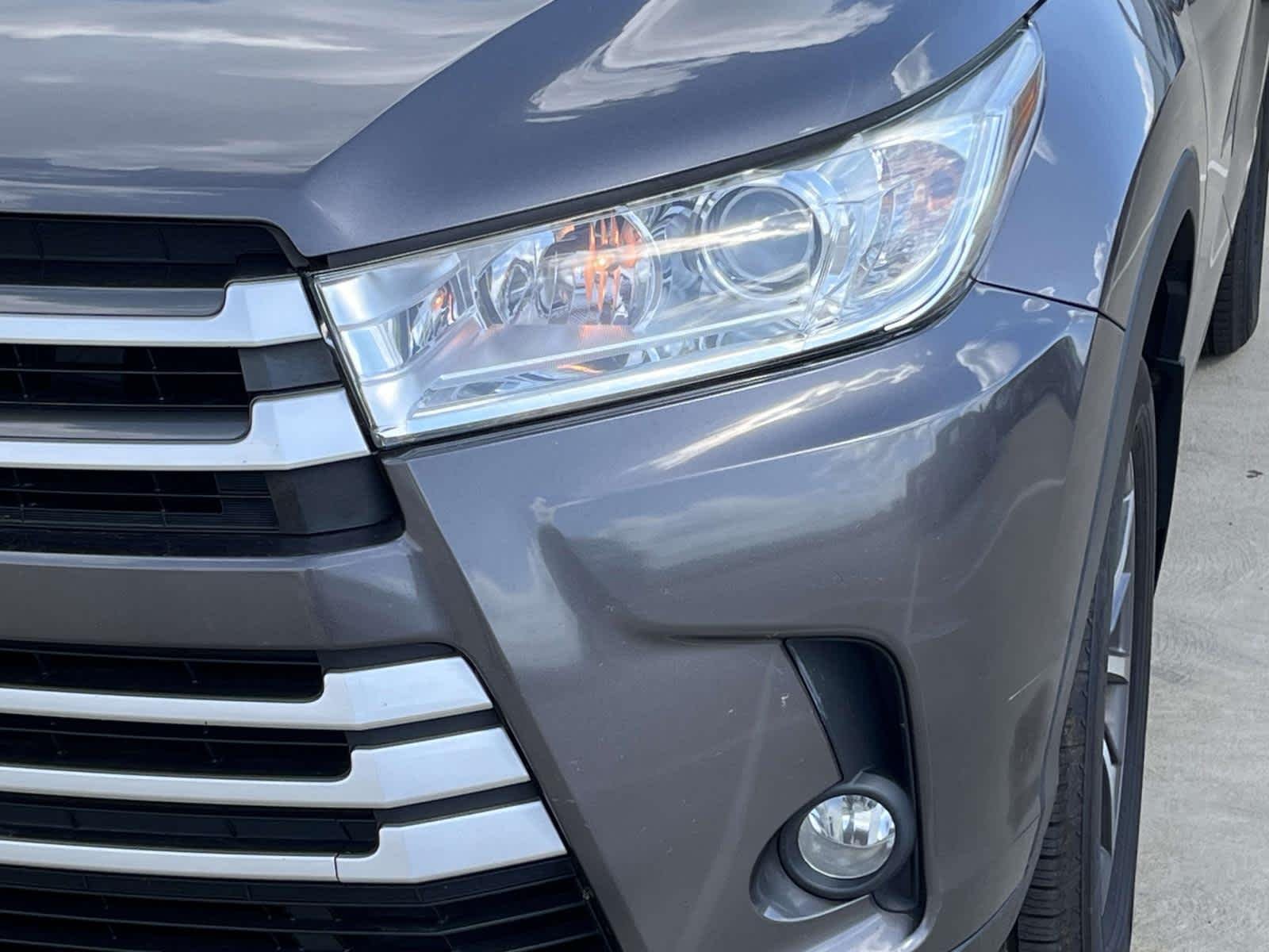 Used 2017 Predawn Gray Mica Toyota XLE image 13