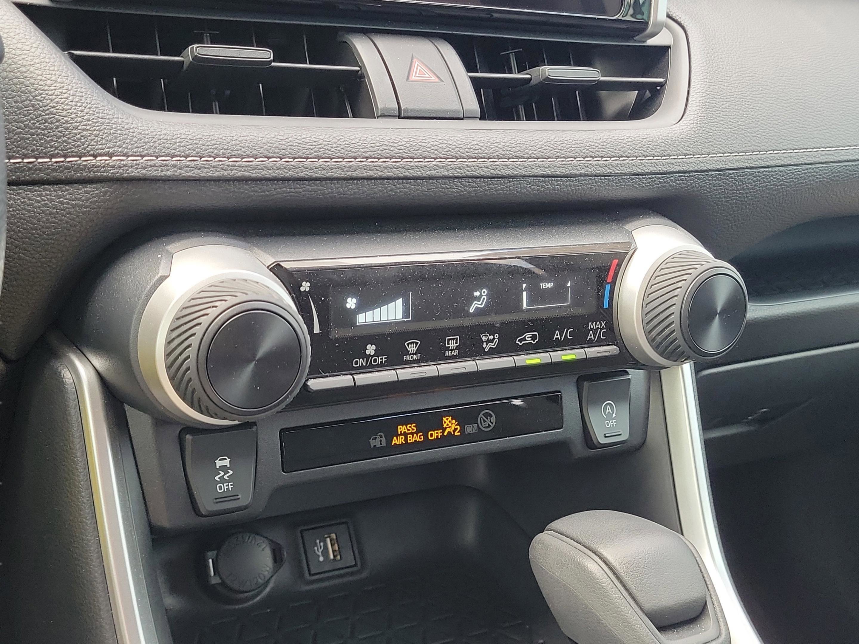 Used 2025 Ice Cap Toyota LE image 24