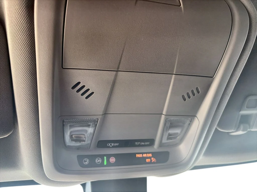 Used 2022 White Chevrolet LT image 19