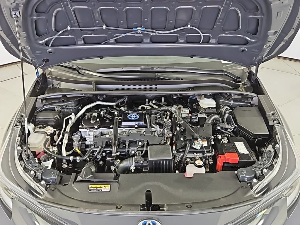Used 2023  Toyota SE image 6