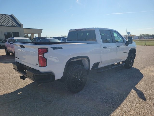 New 2026 Summit White Chevrolet LT image 30
