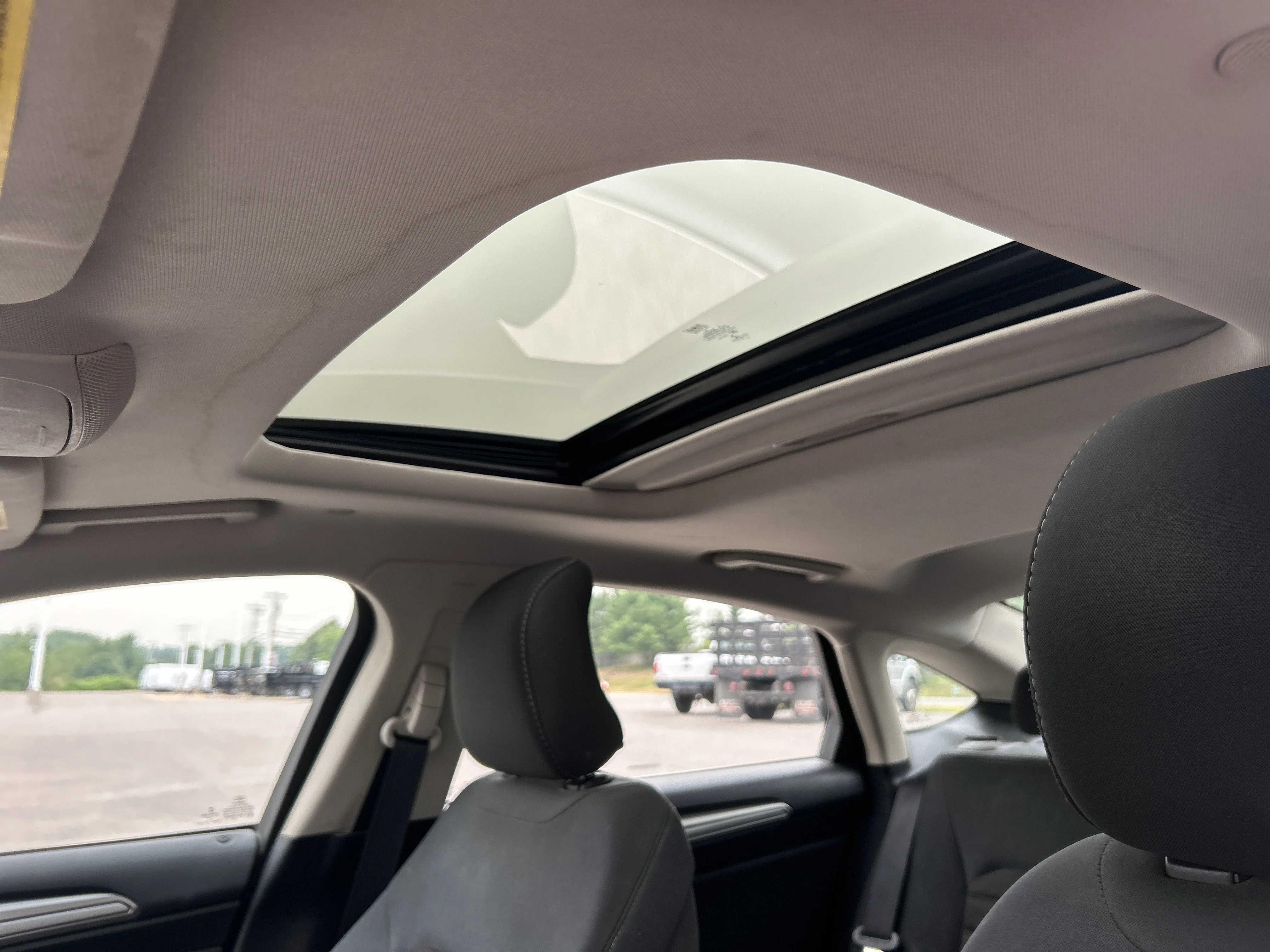 Used 2019  Ford SE image 13