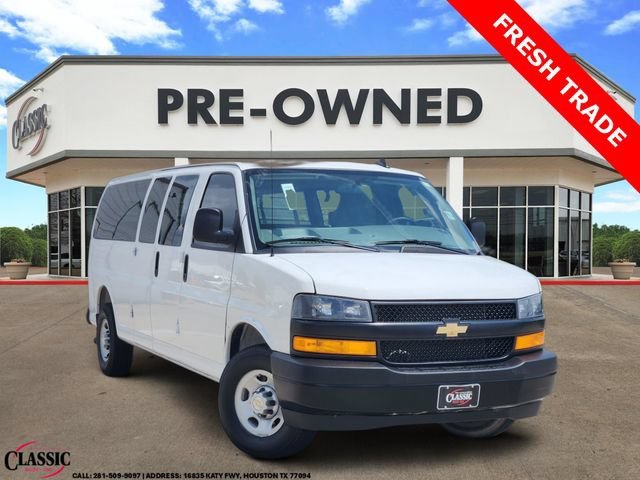 2025 Chevrolet Express Passenger 1LS