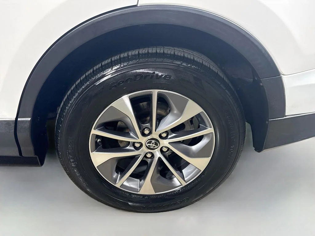 Certified Used 2016 Super White Toyota XLE image 27