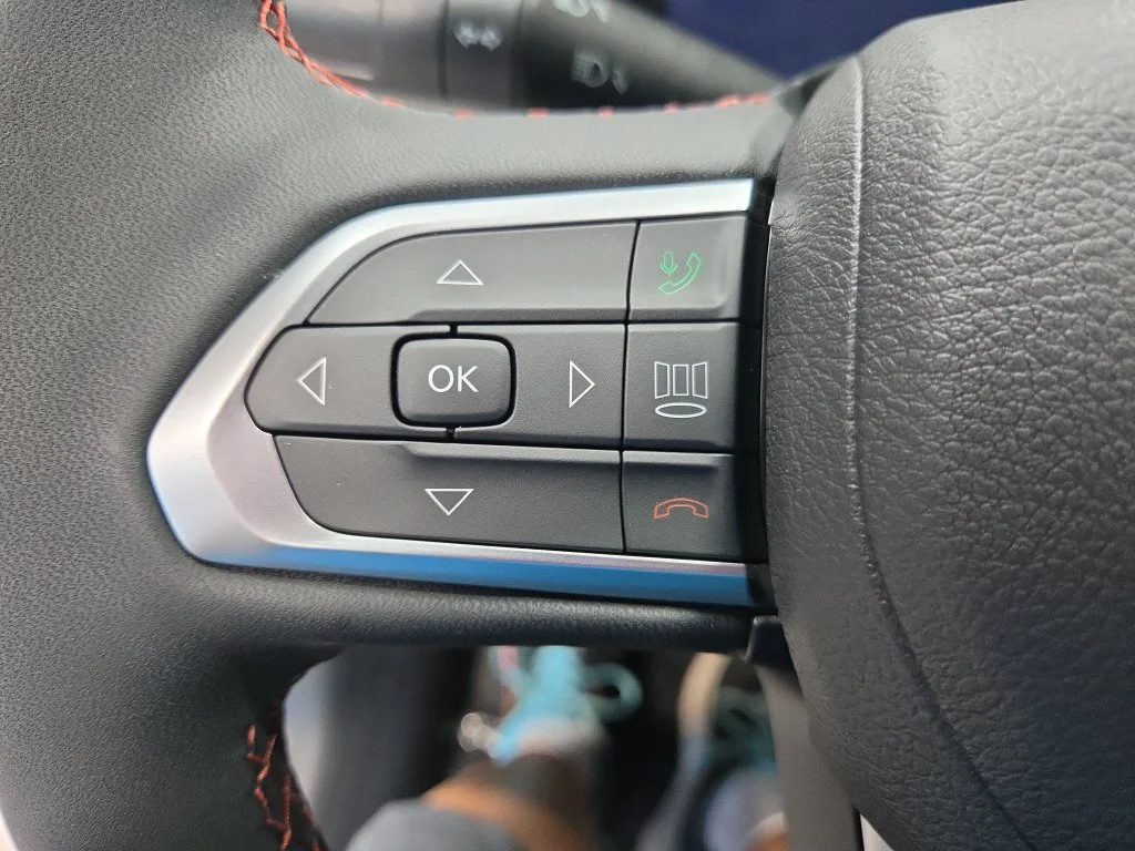 New 2026 Bright White Clear-Coat Exterior Paint Jeep Trailhawk image 24