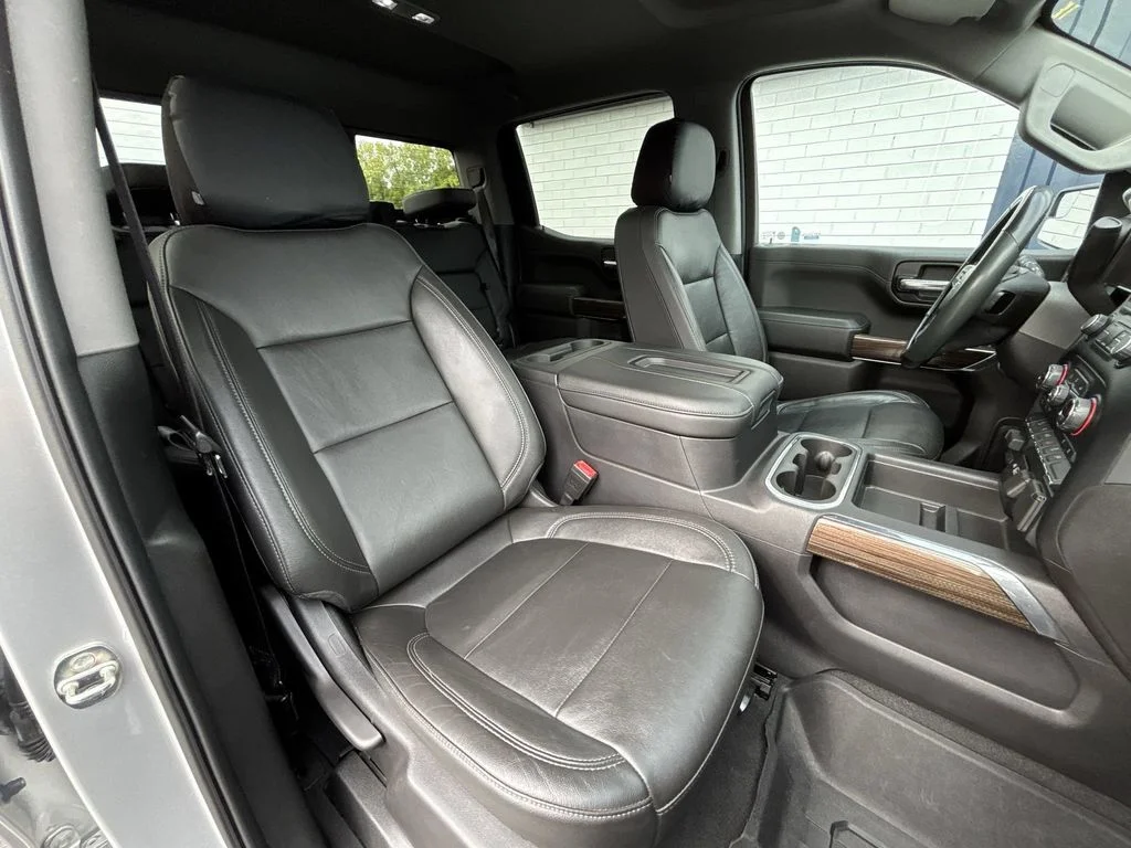 Used 2019 Silver Chevrolet RST image 26