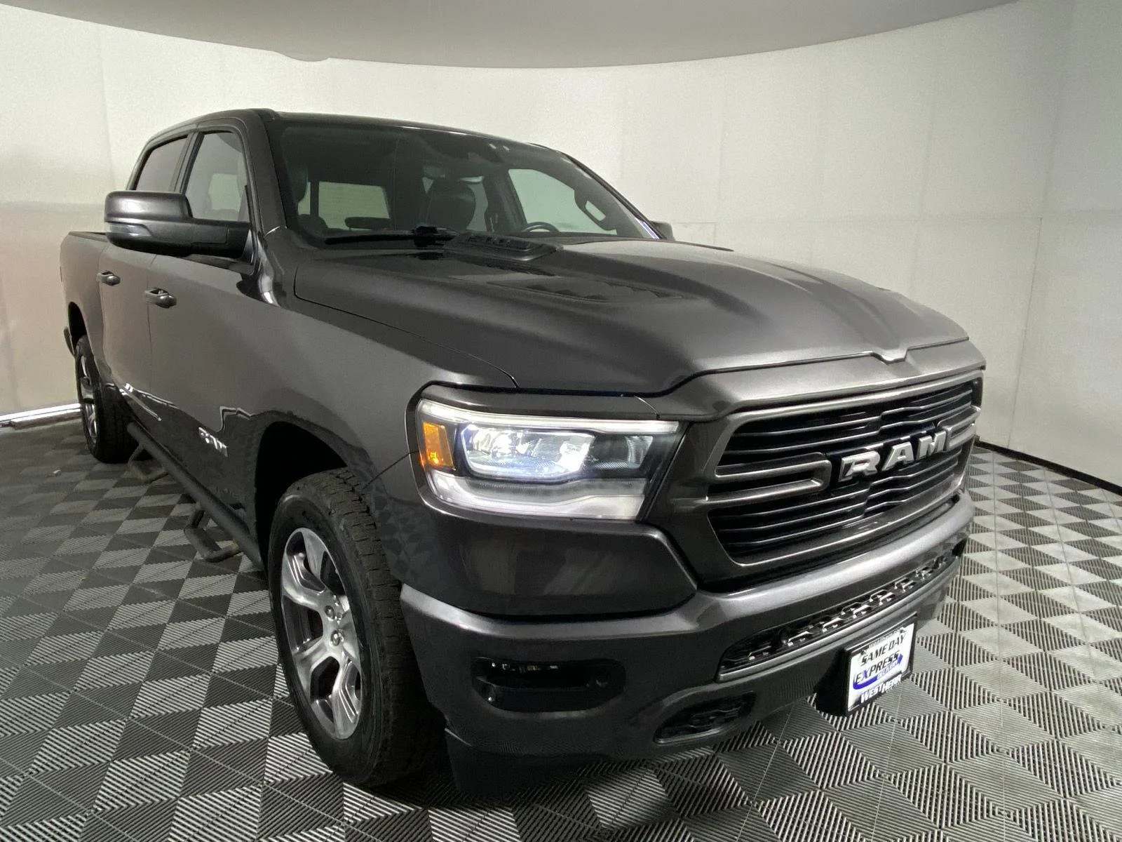 Used 2023 Granite Crystal Metallic Clearcoat Ram Laramie image 16