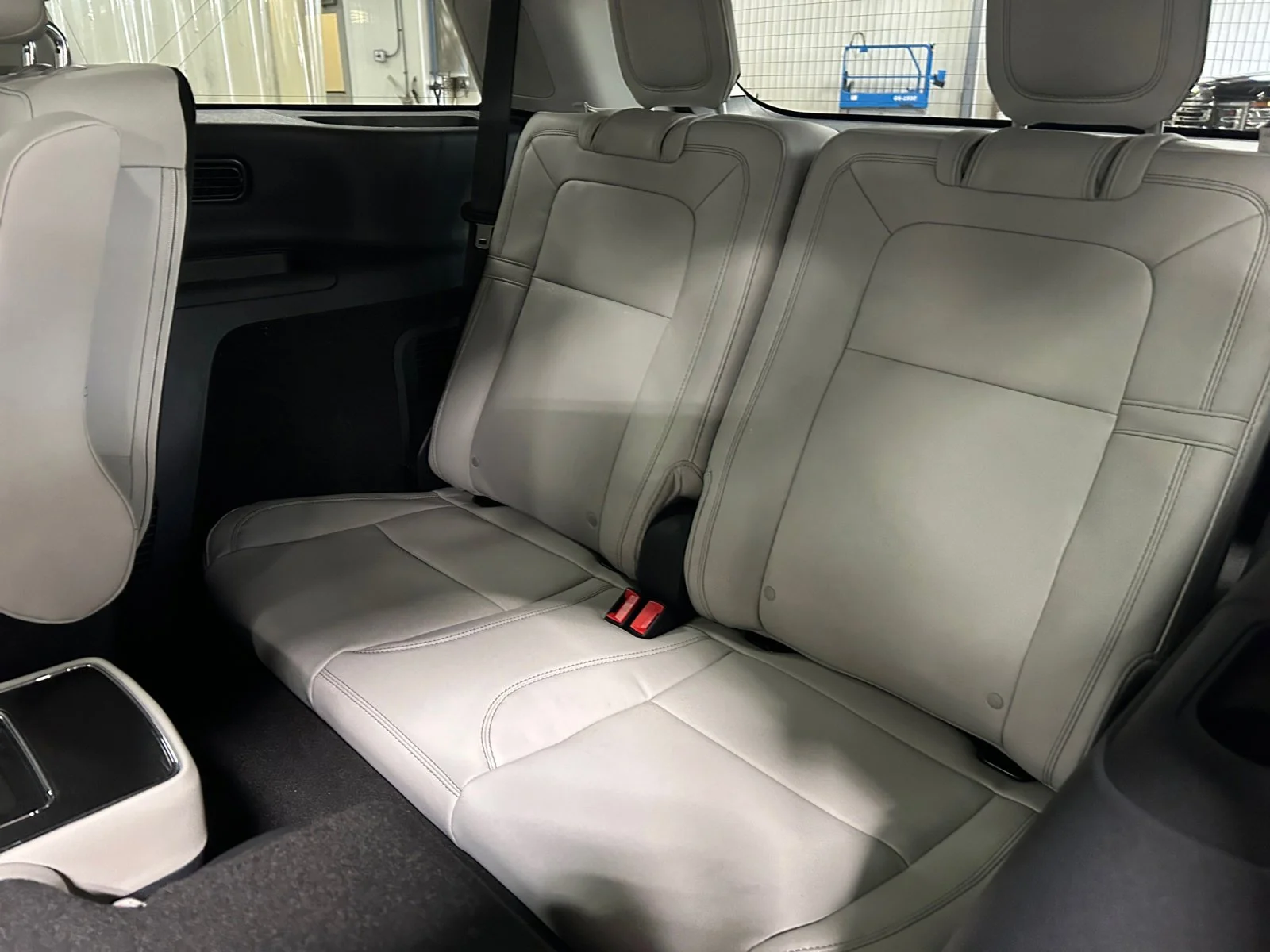 New 2026 Whisper Blue Metallic Clearcoat Lincoln Reserve image 19