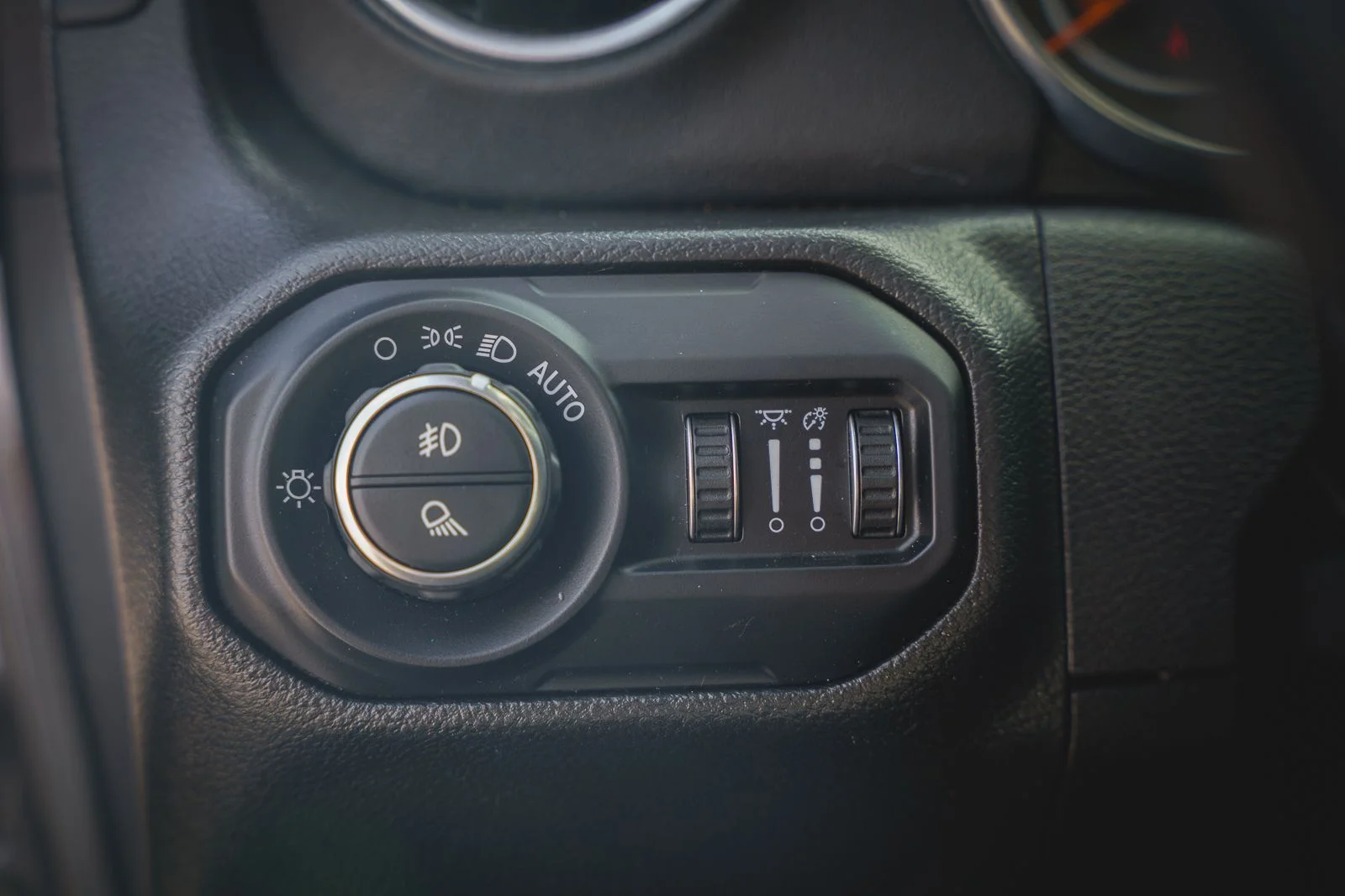 Used 2022 Gray Jeep Overland image 27