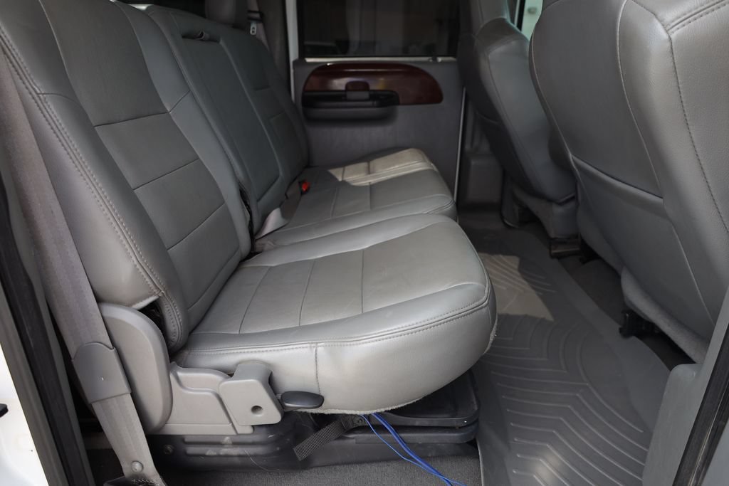 Used 2005 White Ford Lariat image 17