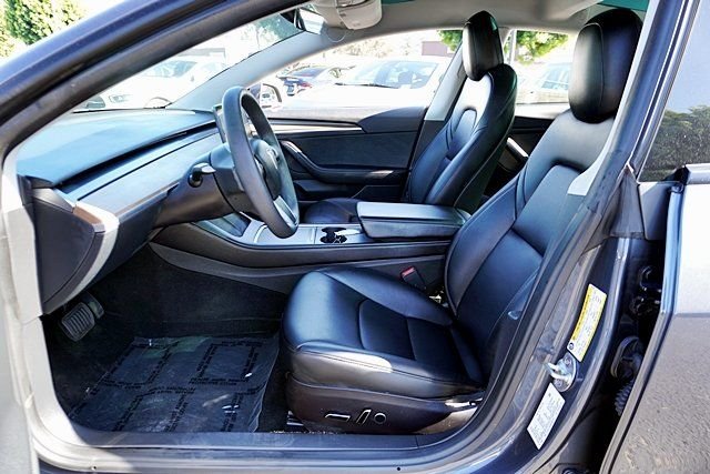 Used 2023  Tesla Base image 12