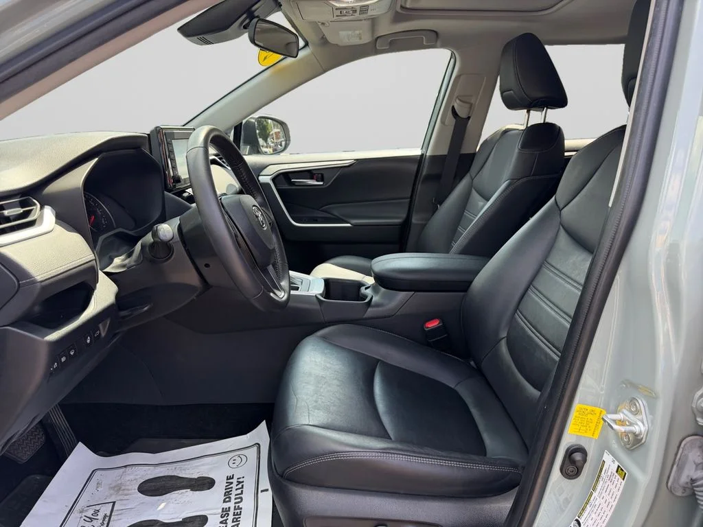 Used 2022 Green Toyota XLE Premium image 10