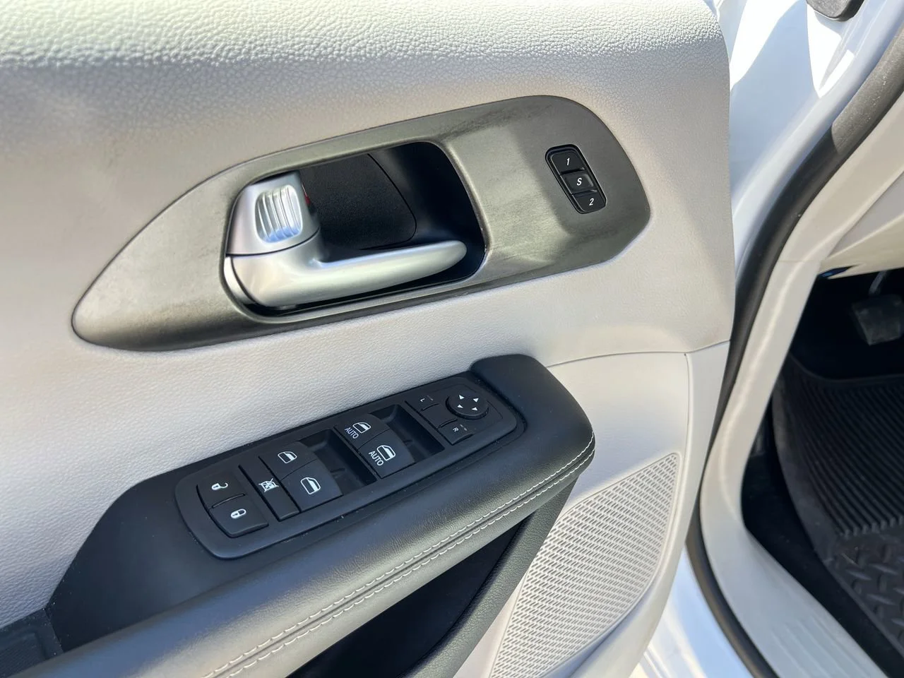 2024 Chrysler Pacifica Touring L - Photo 24