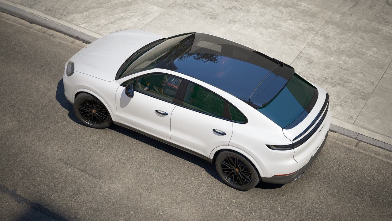 New 2027 Carrara White Metallic Porsche Coupe image 4