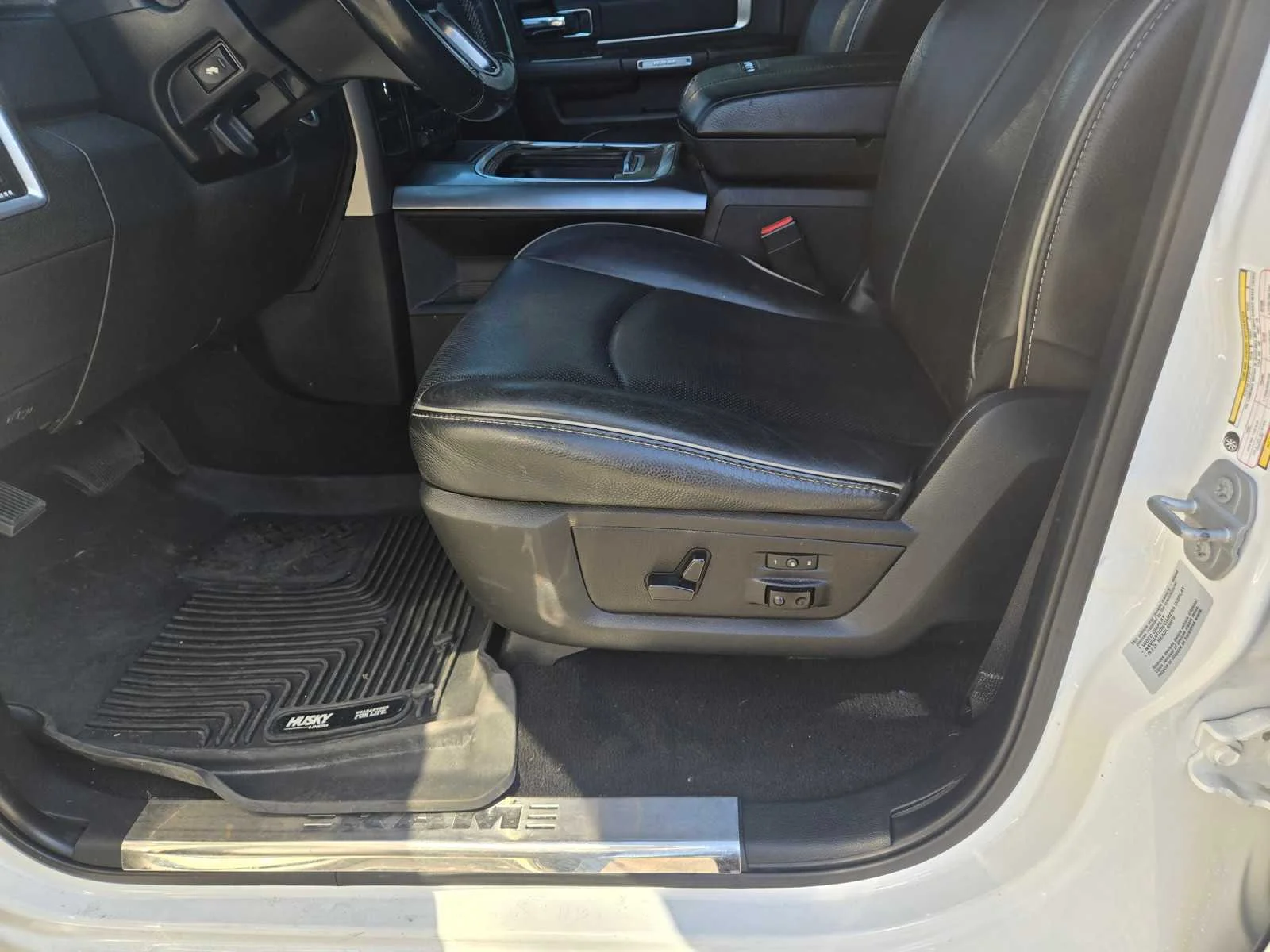 Used 2016  Ram Longhorn Limited image 25