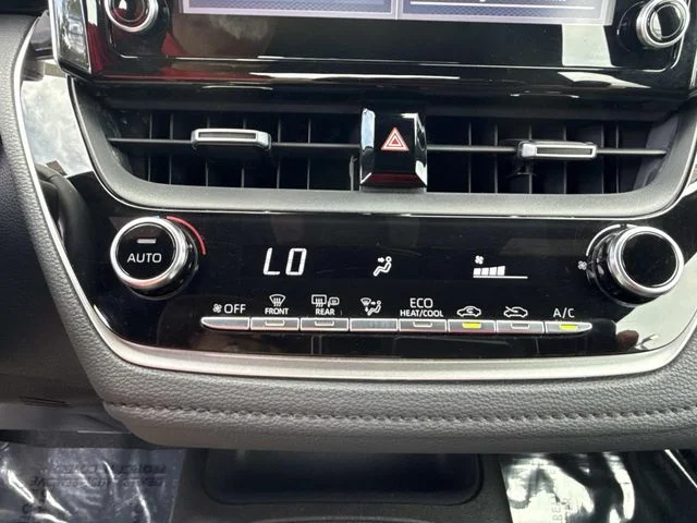 Used 2020 White Toyota SE image 29