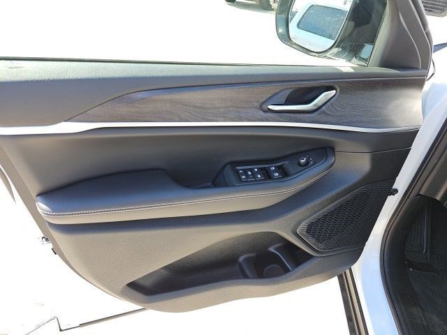 New 2026 Bright White Clearcoat Jeep Laredo Altitude image 18