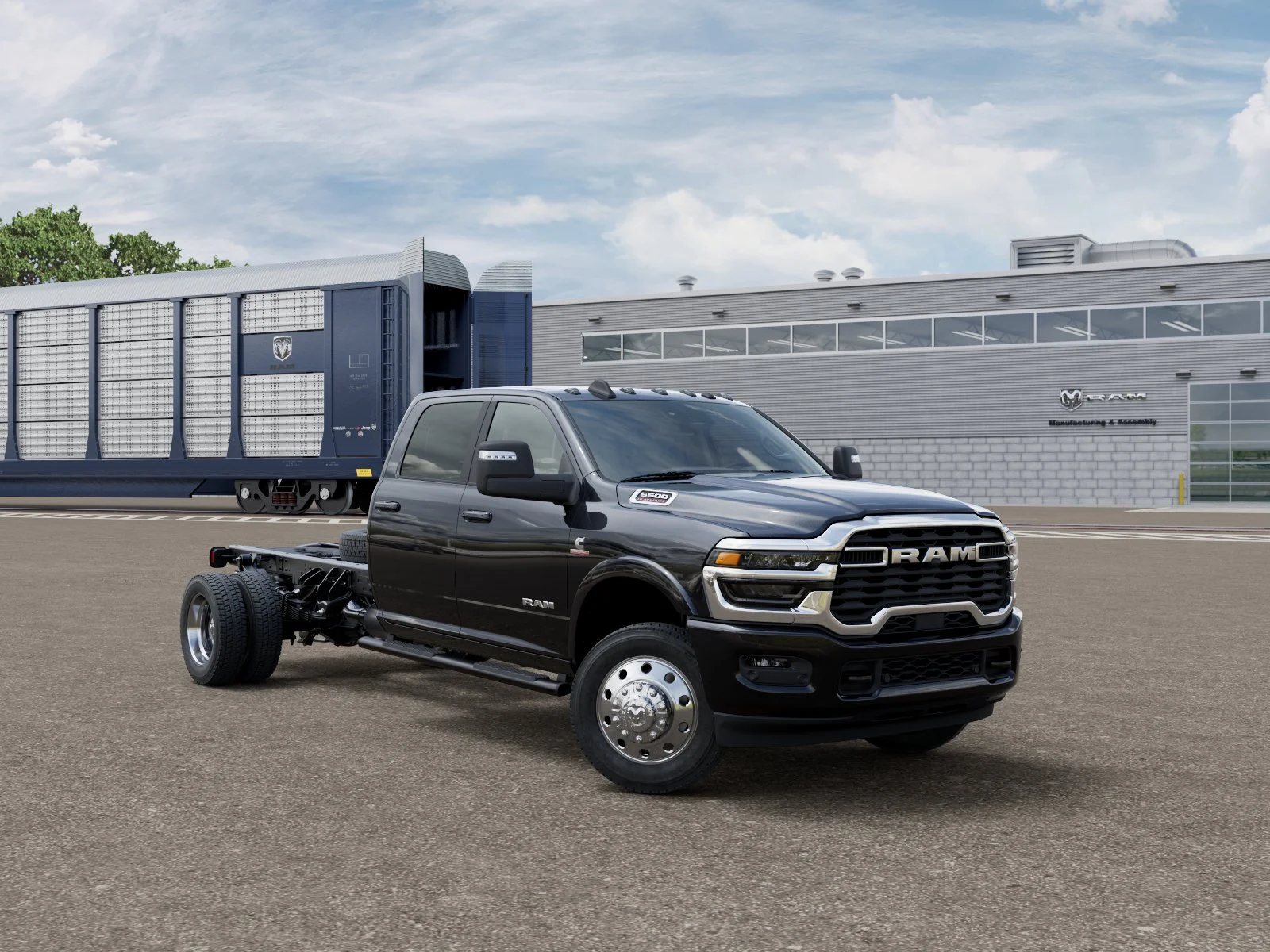 New 2026 Diamond Black Crystal Pearl-Coat Exterior Paint RAM TRADESMAN image 5