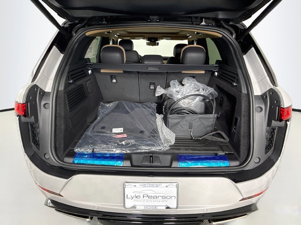 New 2027 Borasco Grey Land Rover Dynamic SE image 26