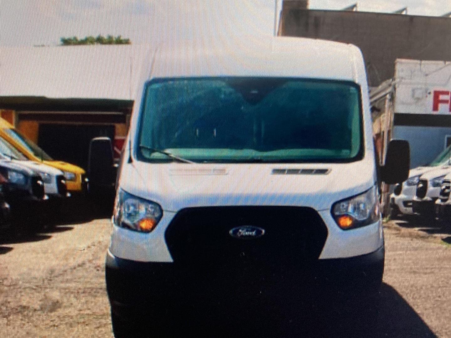 Used 2025 Oxford White Ford 250 image 3