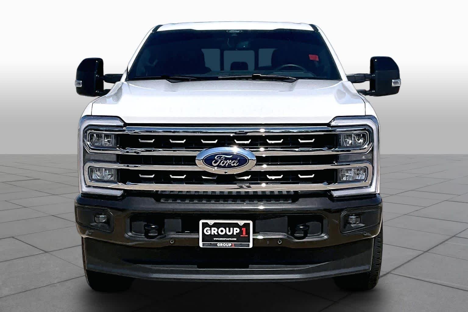Used 2025 Star White Metallic Tri-Coat/Darkened Bronze Ford King Ranch image 4