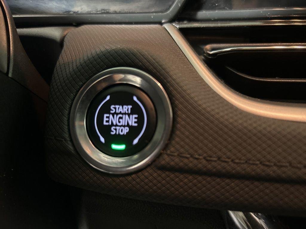 Used 2025 Summit White Chevrolet LT image 22