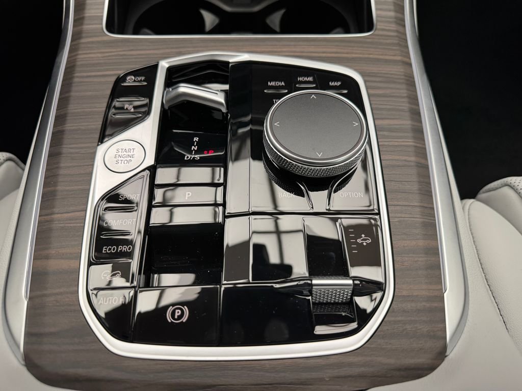 New 2026 White BMW xDrive40i image 19
