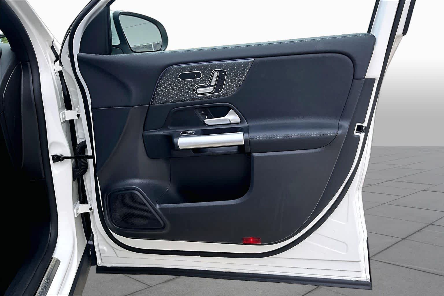 Used 2024 Polar White Mercedes-Benz GLA 250 image 20