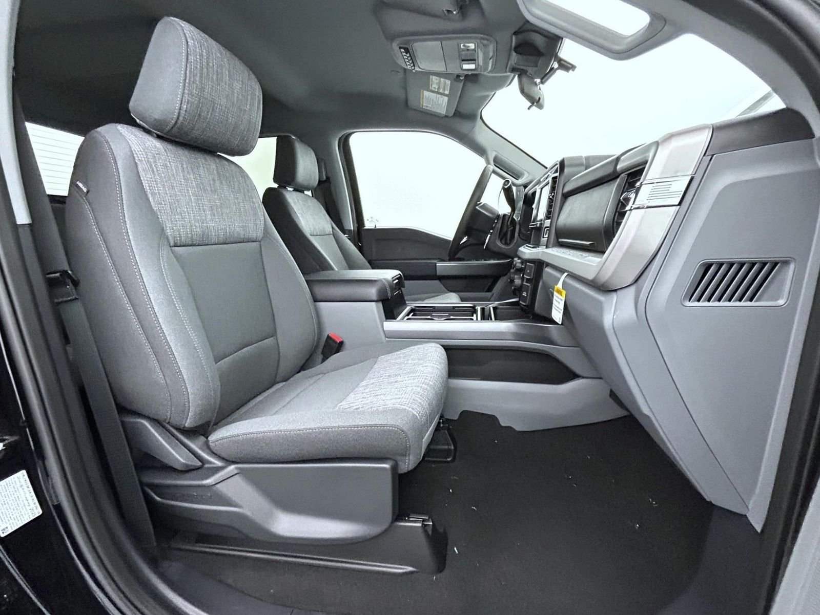 New 2026 Agate Black Metallic Ford XLT image 15