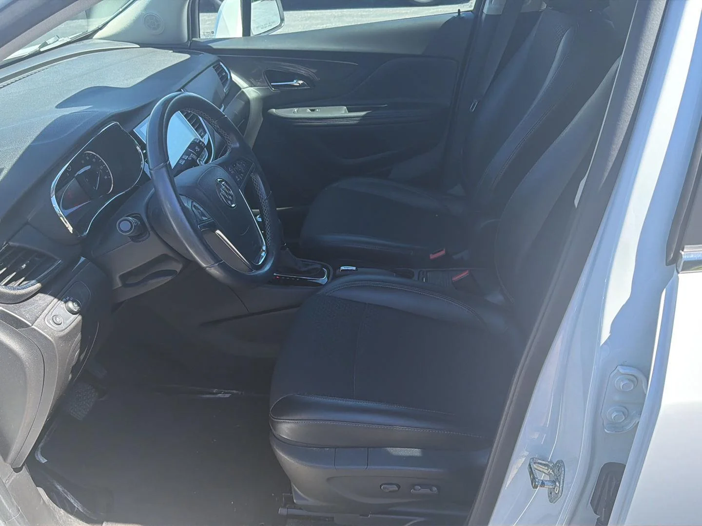Used 2019 Summit White Buick Preferred image 15