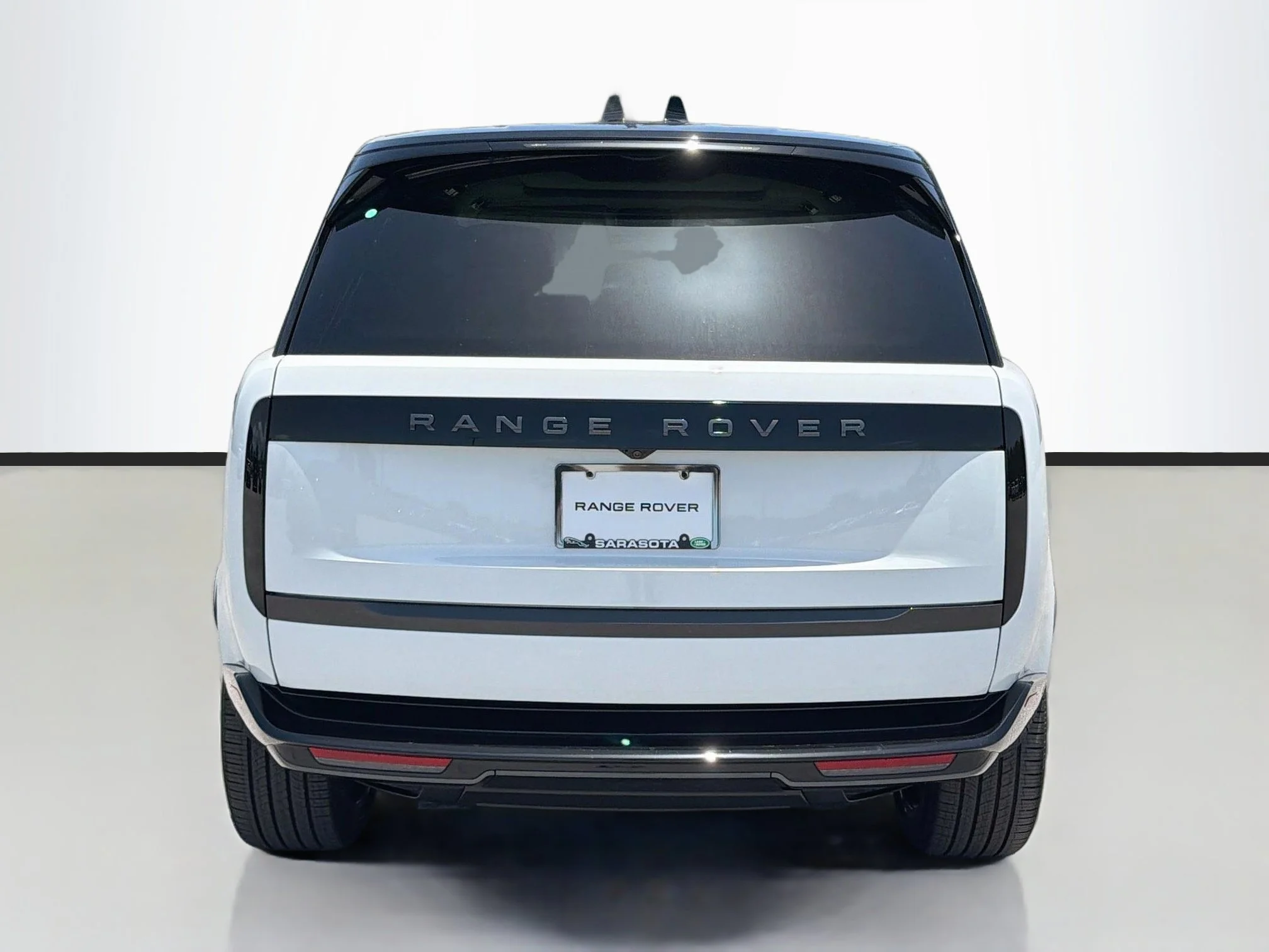 New 2026 Fuji White Land Rover SE image 4