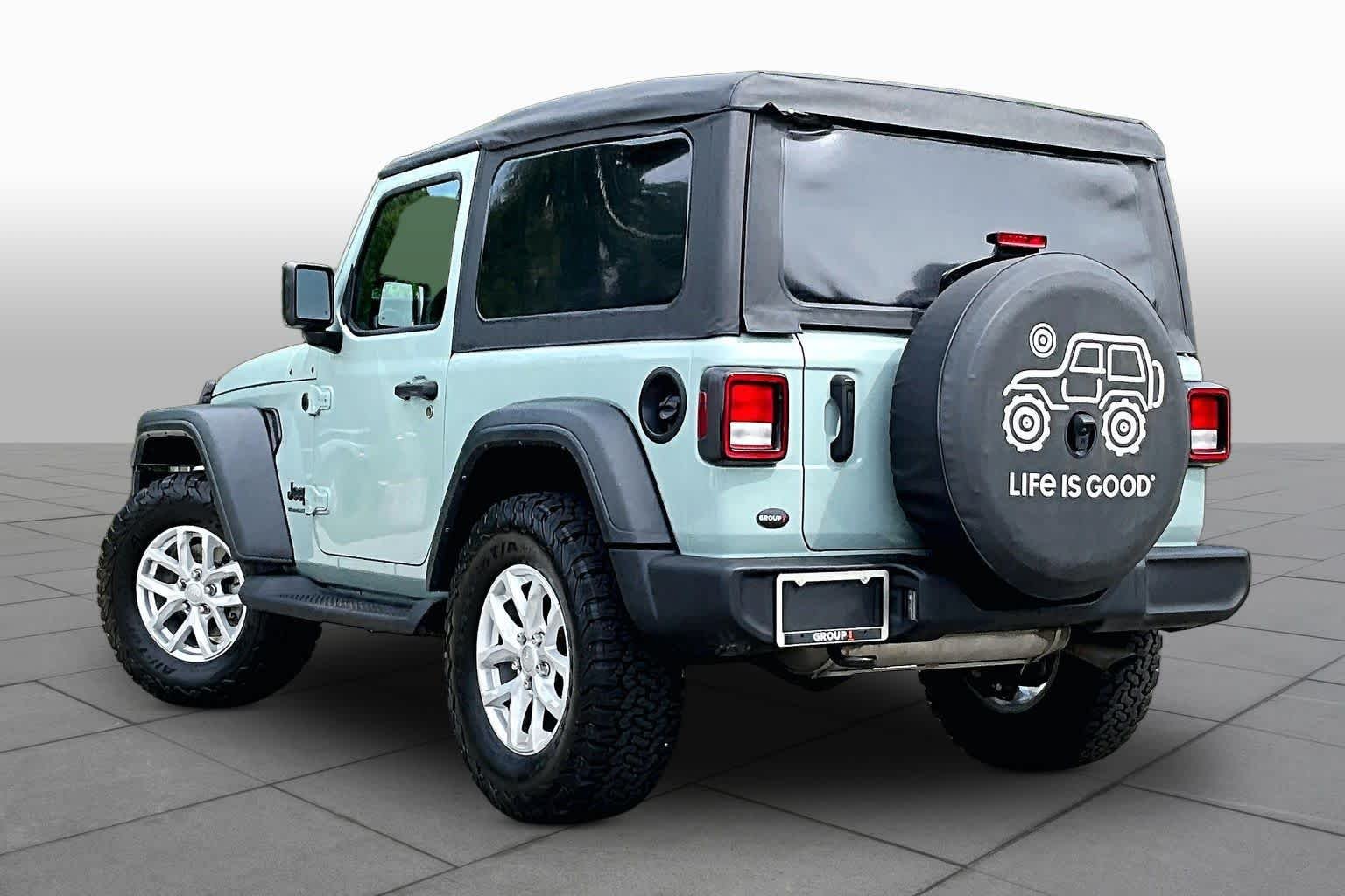 Used 2023 Earl Clearcoat Jeep Sport S image 12