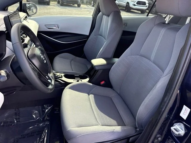 Used 2025  Toyota SE image 18