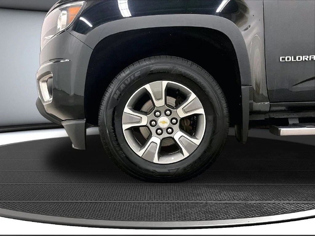 Used 2020 Black Chevrolet Z71 image 33