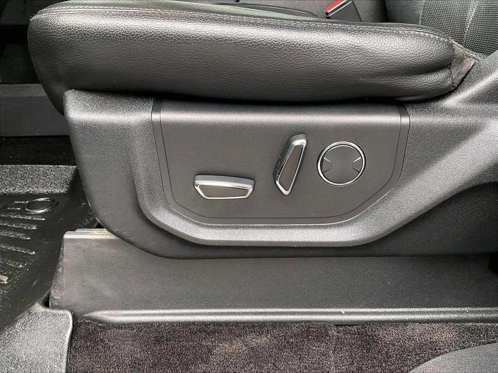 Used 2018 Silver Ford XLT image 28