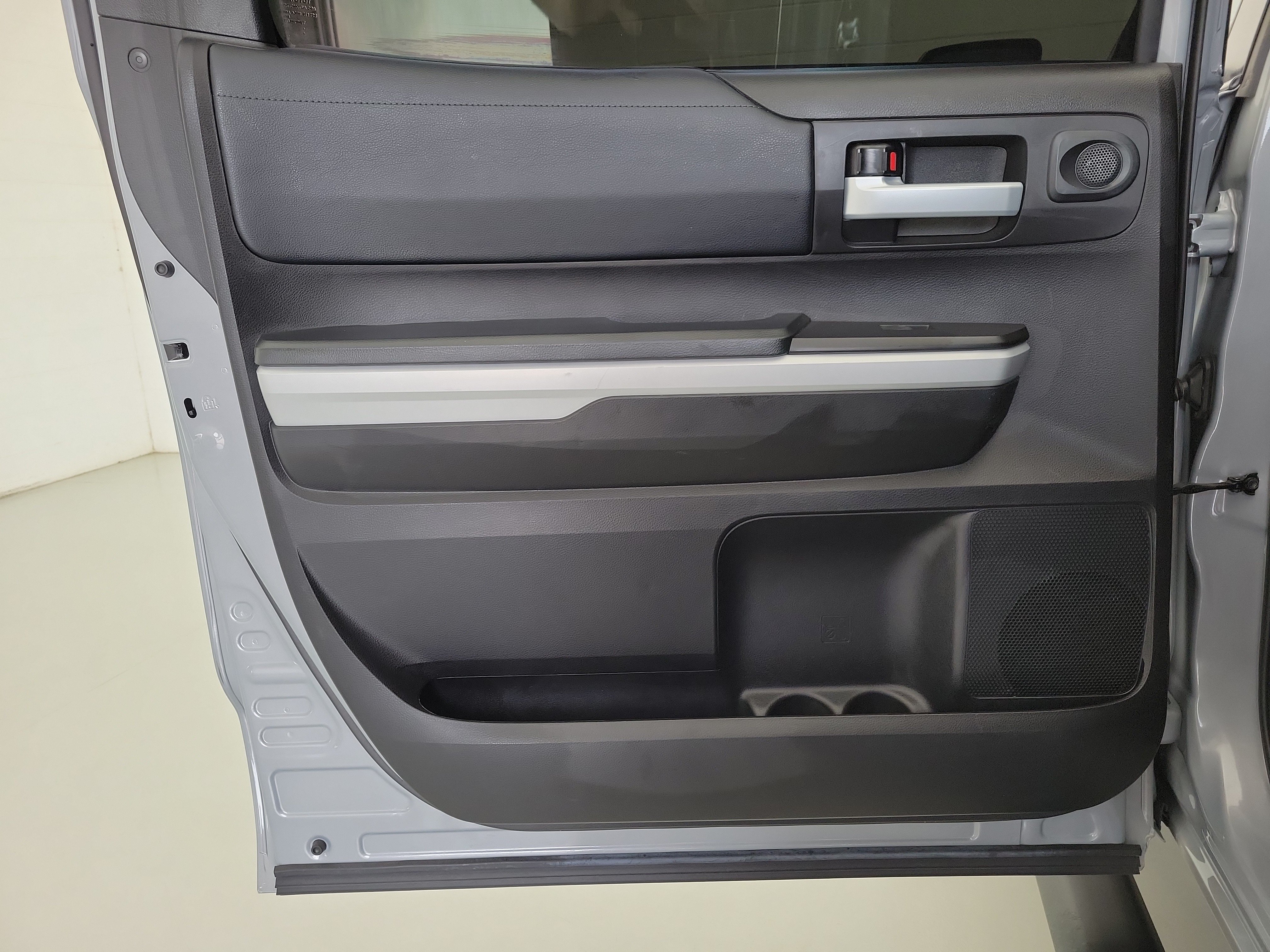 Used 2021 Cement Toyota SR5 image 13