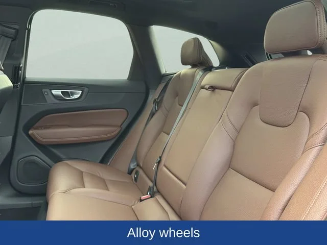 Used 2023  Volvo Plus Bright Theme image 16