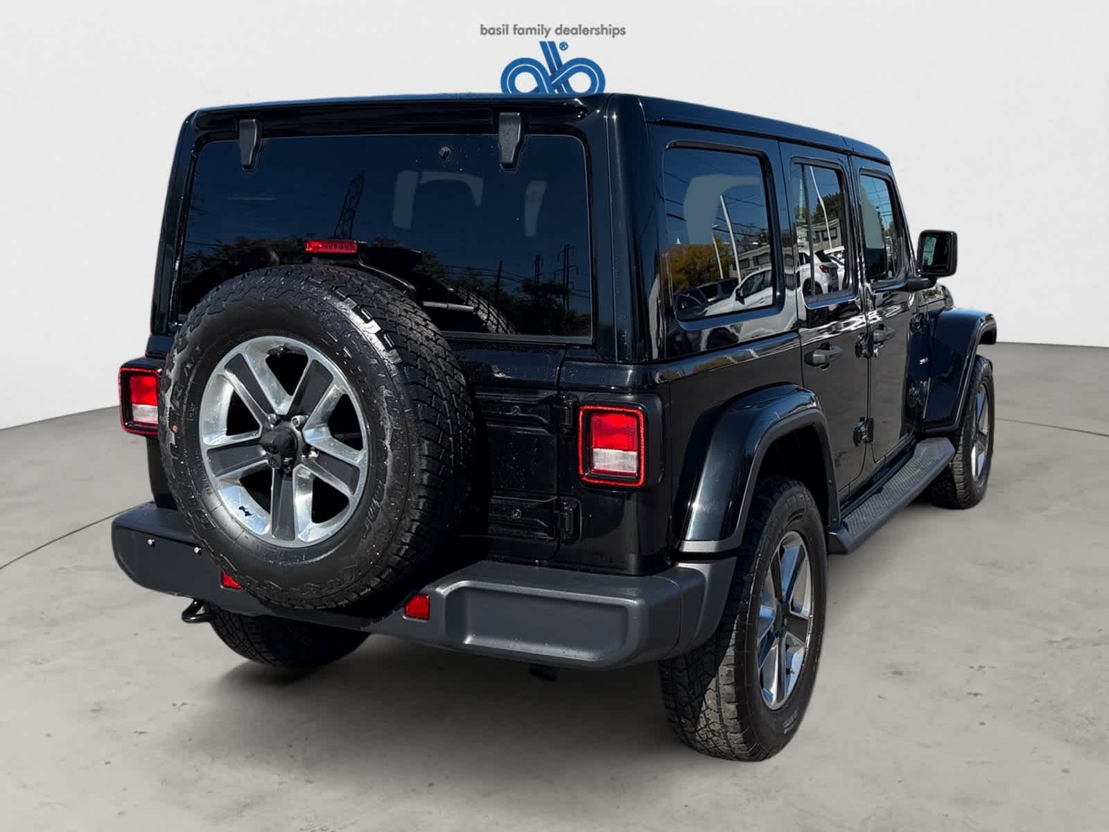 Used 2019 Black Jeep Sahara image 7